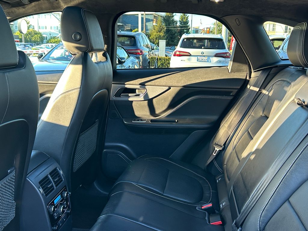 Thumbnail: 2019 Jaguar F-Pace - 29