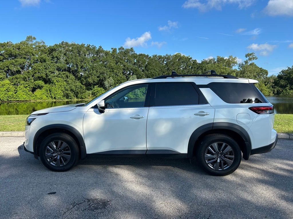 View vehicle photo 3
