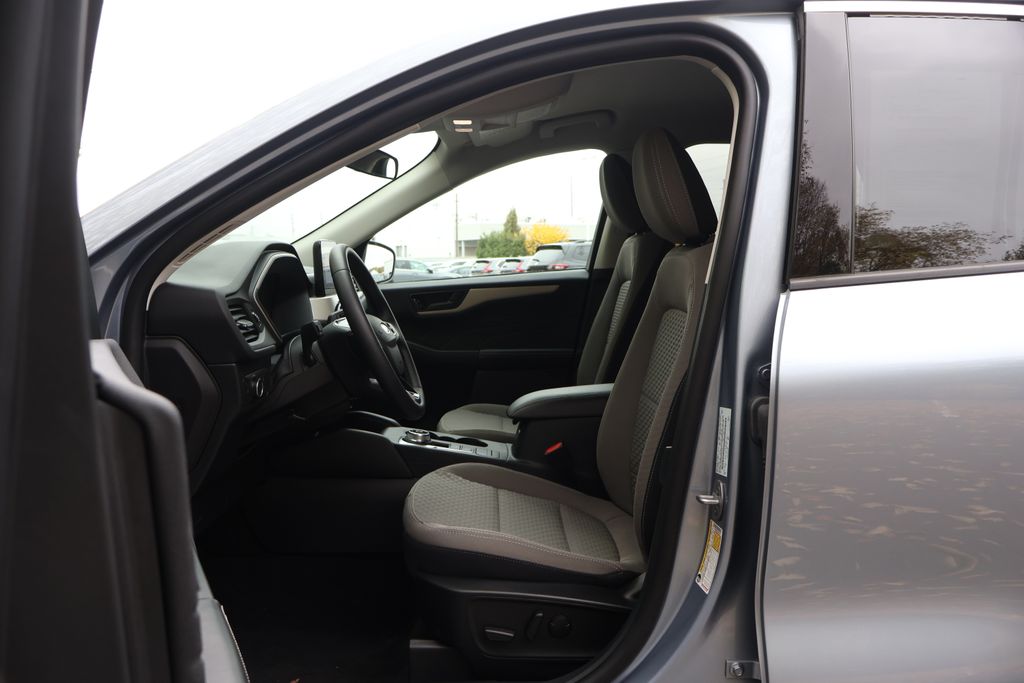 Thumbnail: 2022 Ford Escape - 31