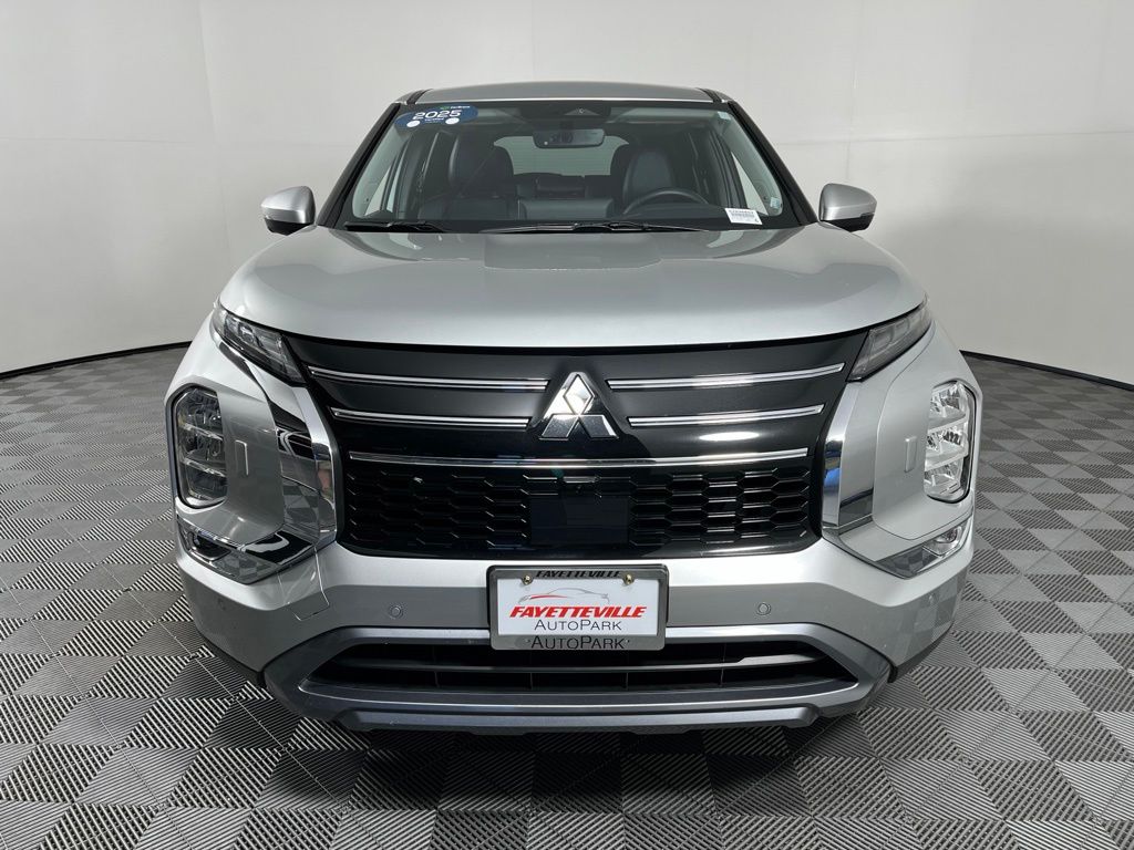 Thumbnail: 2025 Mitsubishi Outlander - 21