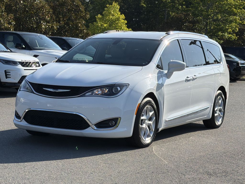 Bright White Clearcoat 2018 Chrysler Pacifica Minivan Front-Wheel Drive 9-Speed Automatic