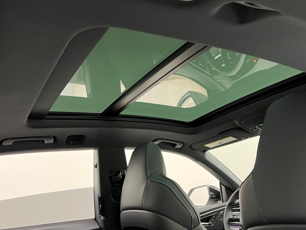 Thumbnail: 2026 Audi SQ8 - 15