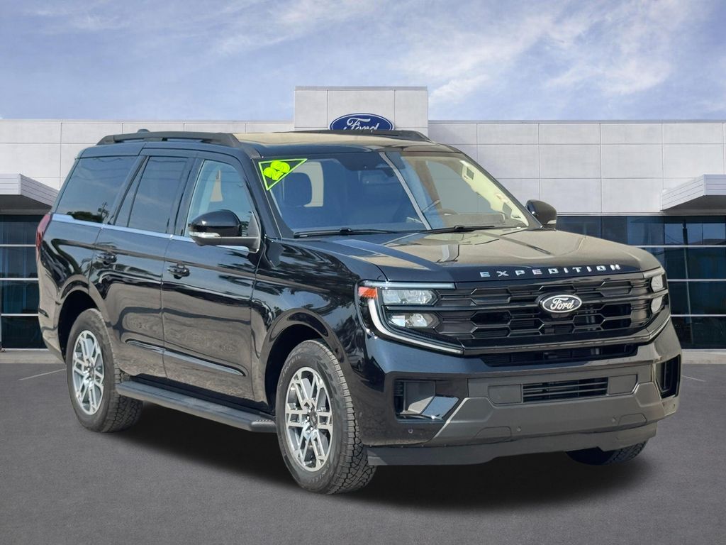 Used 2025 Ford Expedition Active with VIN 1FMJU1J80SEA43273 for sale in Kansas City