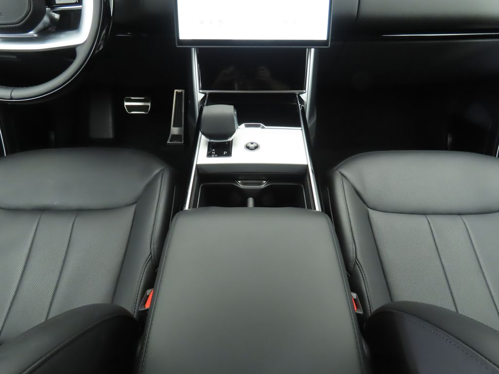 Thumbnail: 2025 Land Rover Range Rover - 16