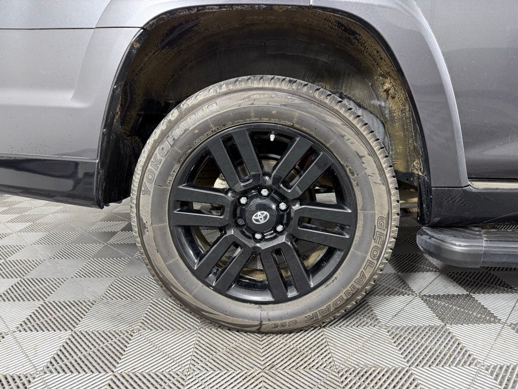Thumbnail: 2021 Toyota 4Runner - 12