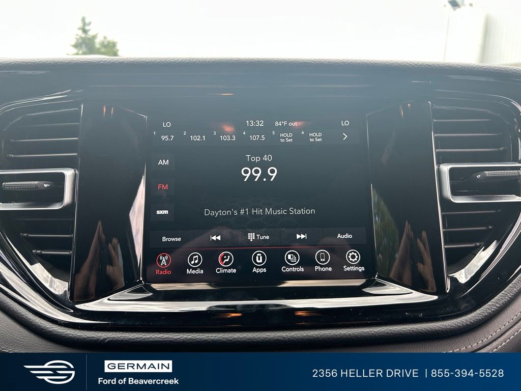 Used 2022 Black Dodge SXT image 18