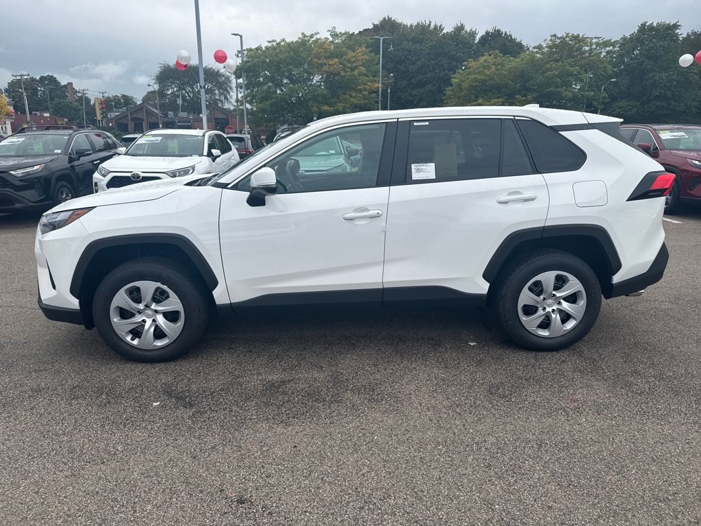 2025 Toyota RAV4 LE photo 4