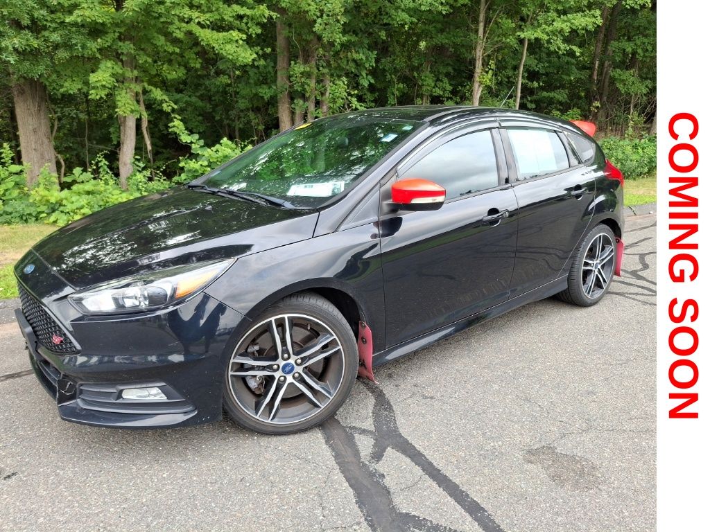 Shadow Black 2018 Ford Focus Hatchback Front-Wheel Drive 6-Speed Manual