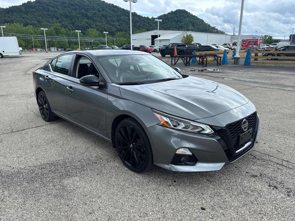 View vehicle photo 7