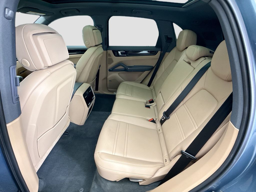 Thumbnail: 2019 Porsche Cayenne - 19