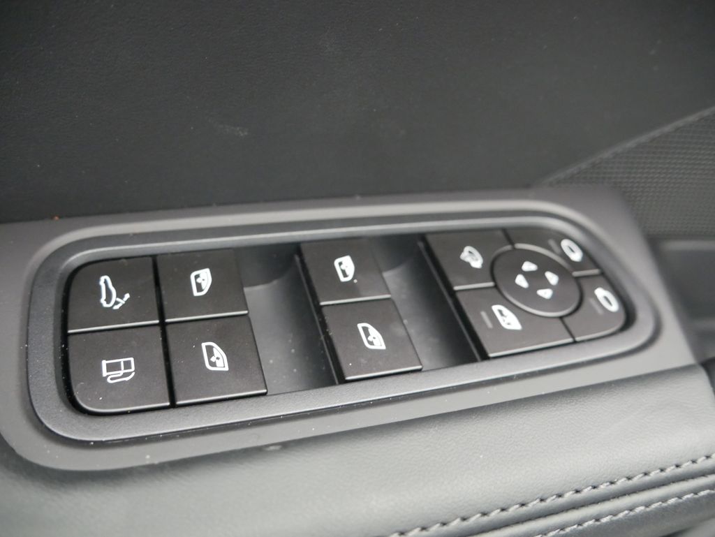 Thumbnail: 2026 Porsche Cayenne - 19