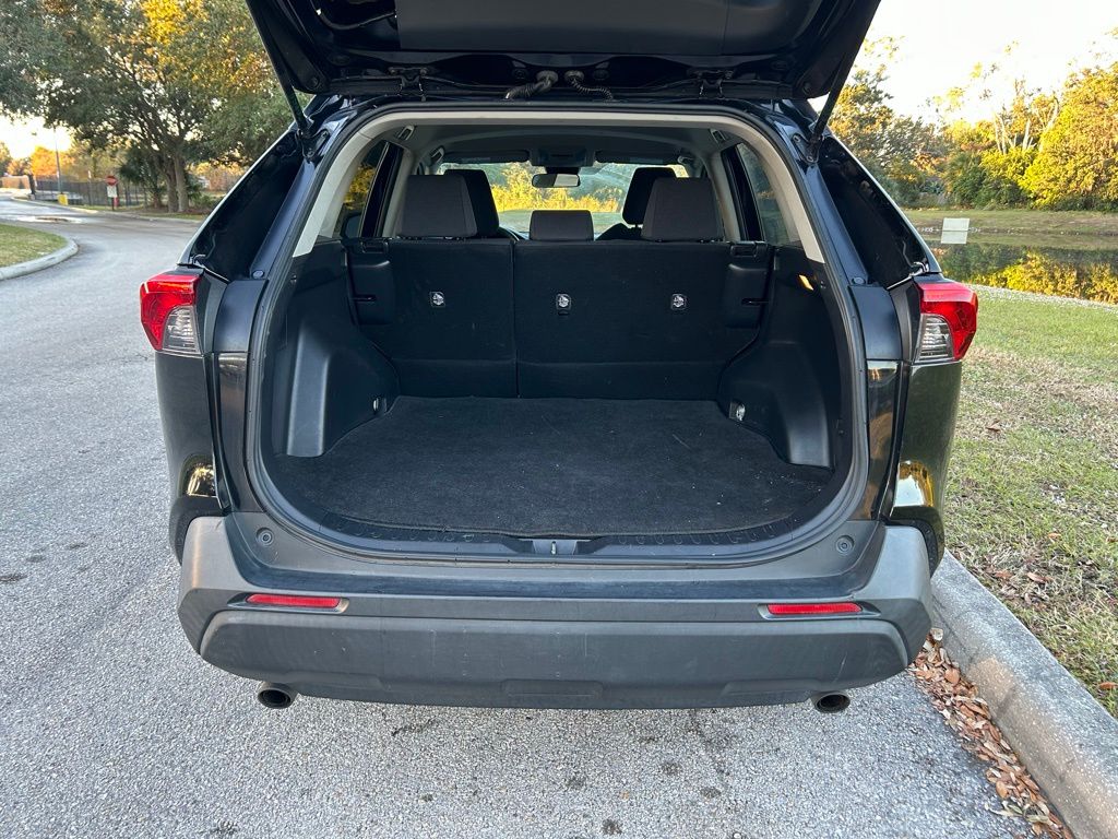 Thumbnail: 2020 Toyota RAV4 - 10