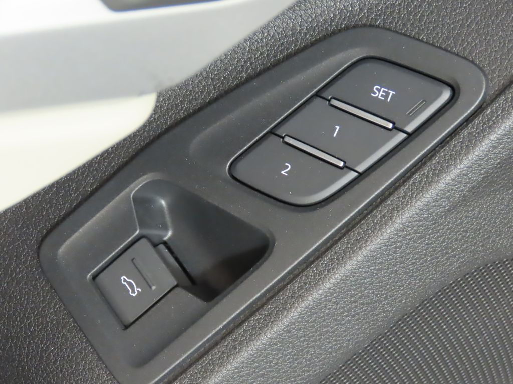 Thumbnail: 2025 Audi Q3 - 31