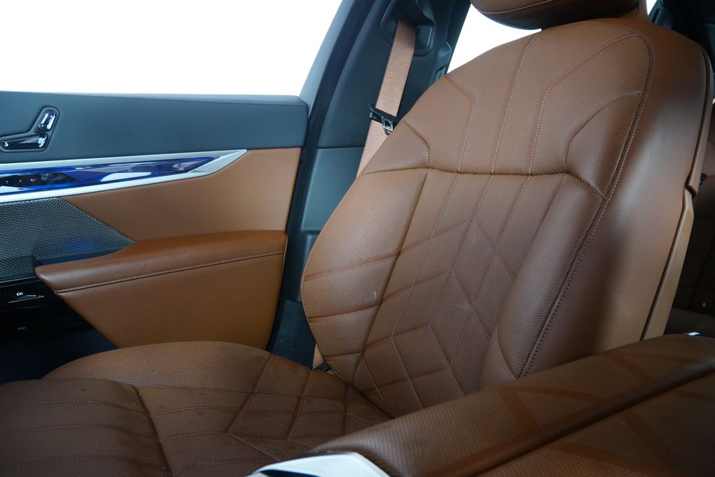 Thumbnail: 2023 BMW 7 Series - 26