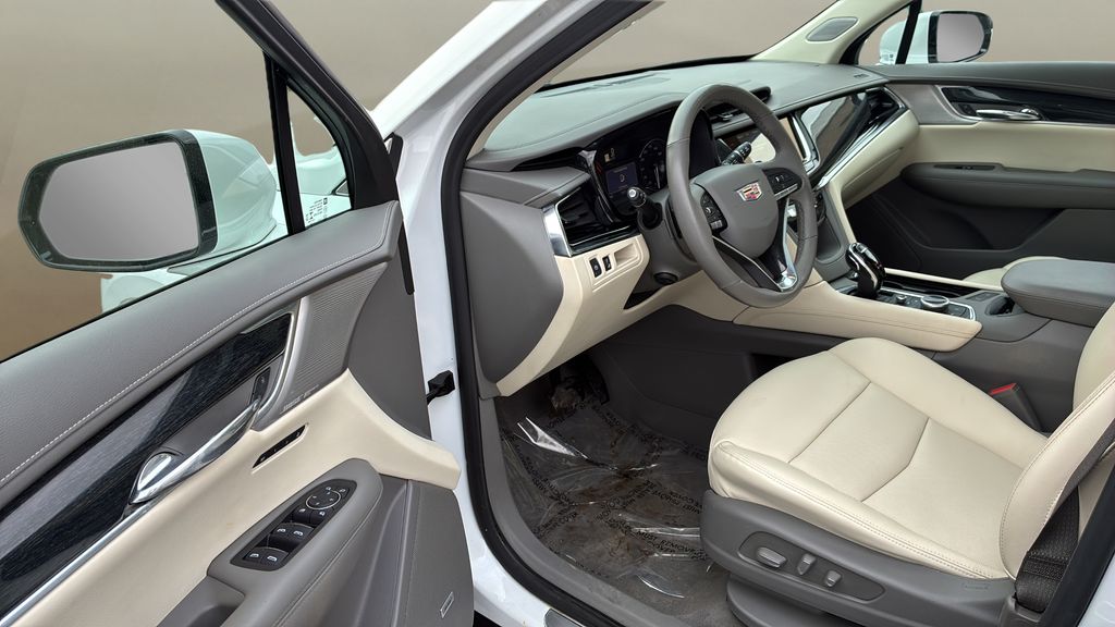 used 2022 Cadillac XT6 car, priced at $35,950