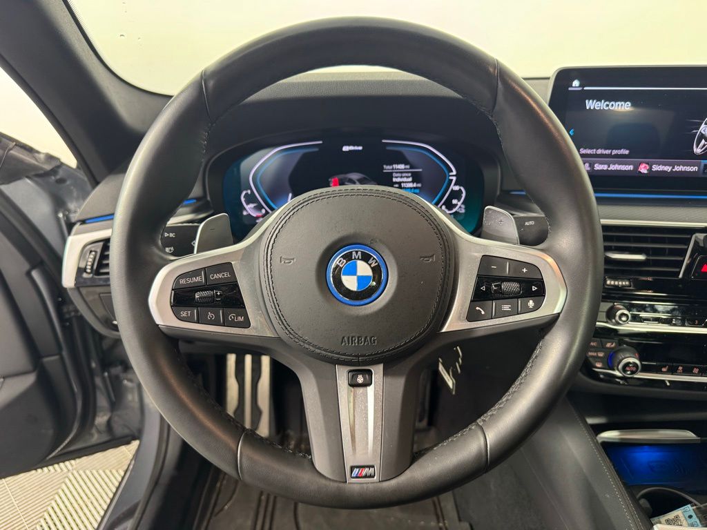 Thumbnail: 2023 BMW 5 Series - 17