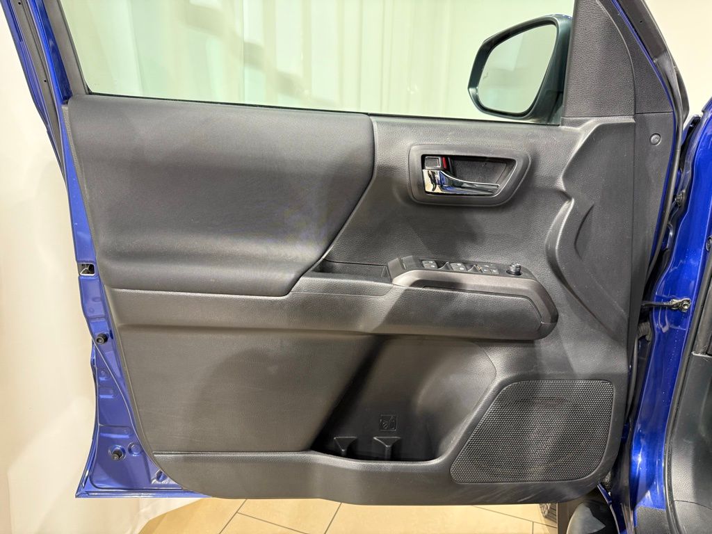 Thumbnail: 2022 Toyota Tacoma - 14