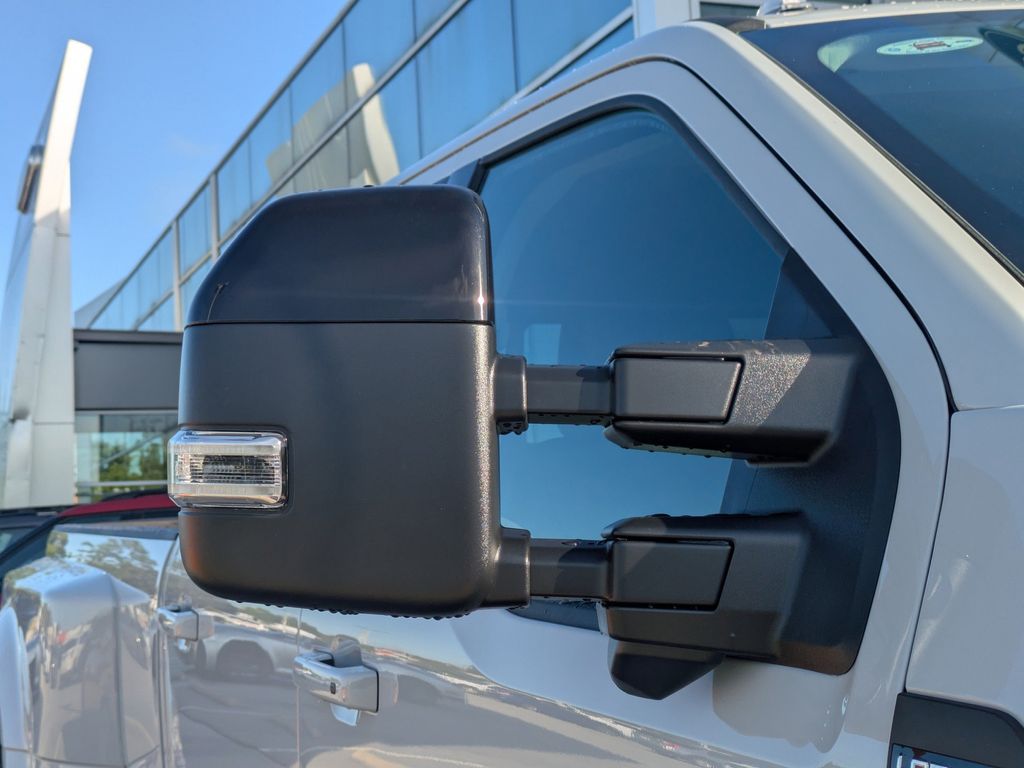 2026 Ford F-350 Super Duty LARIAT