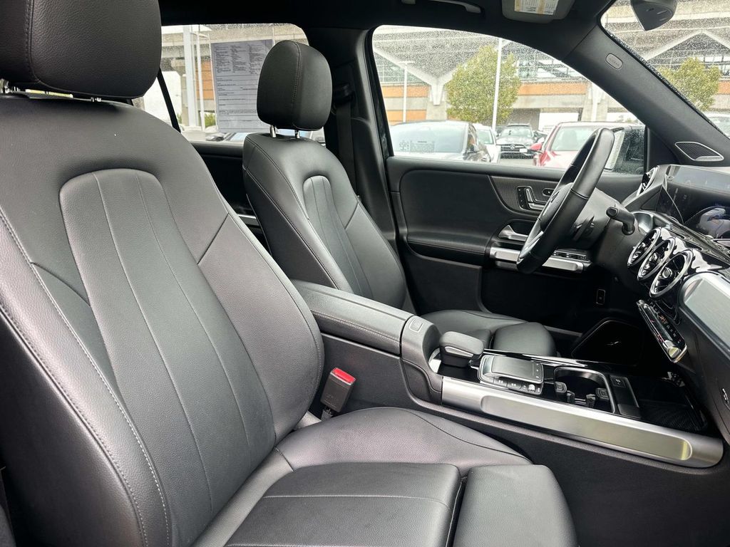 Thumbnail: 2021 Mercedes-Benz GLB - 21