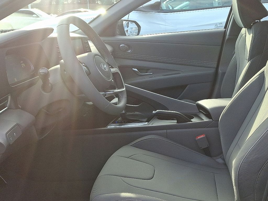 Thumbnail: 2025 Hyundai Elantra - 8