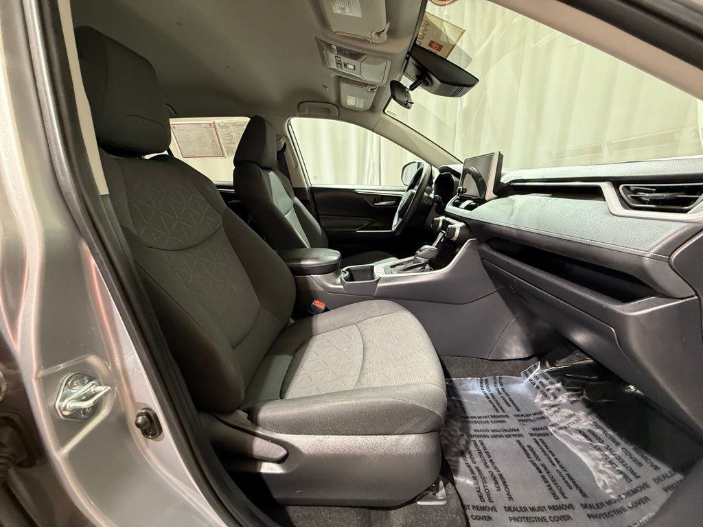 2024 Toyota RAV4 XLE 23