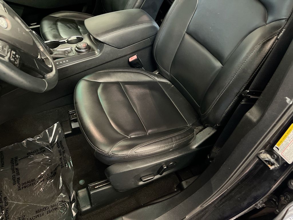 Used 2019 Black Ford XLT image 19
