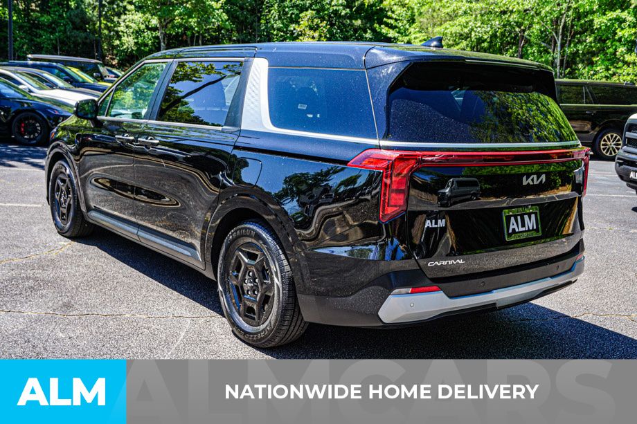 Used 2025 Black Kia LXS image 5