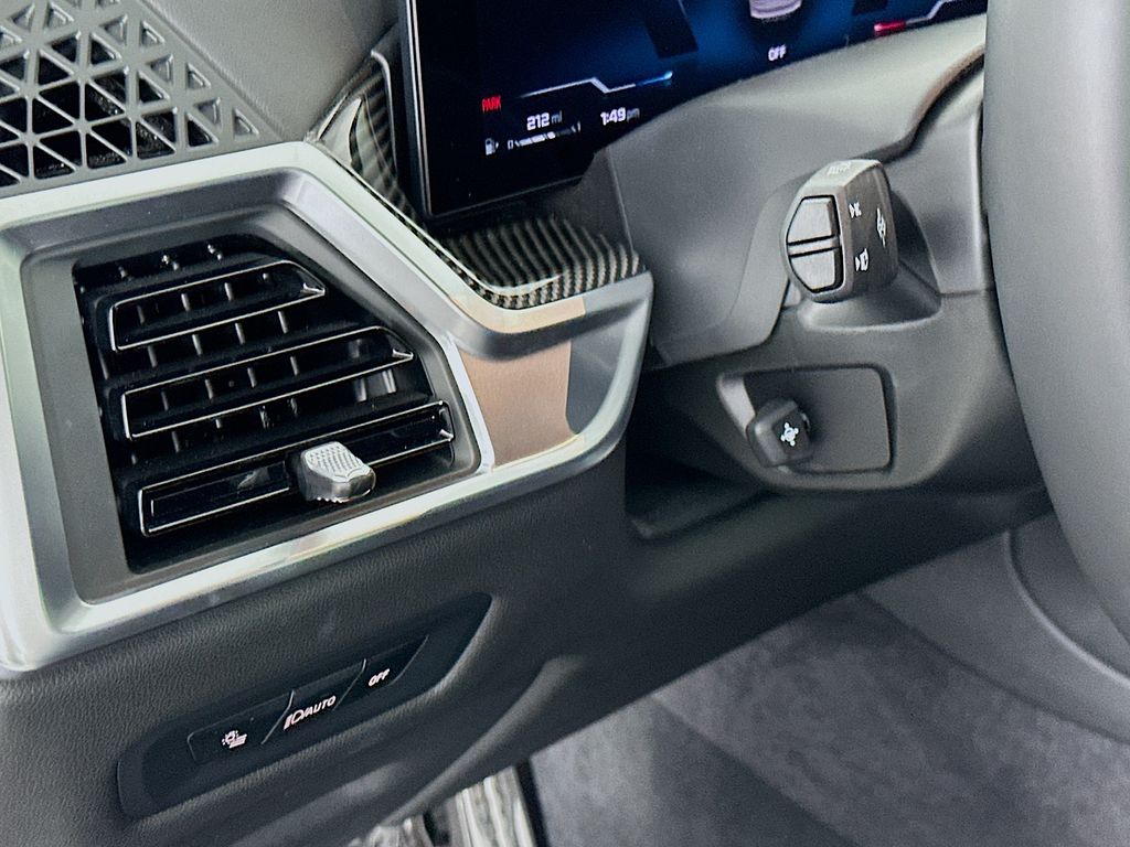 Thumbnail: 2025 BMW X5 - 10