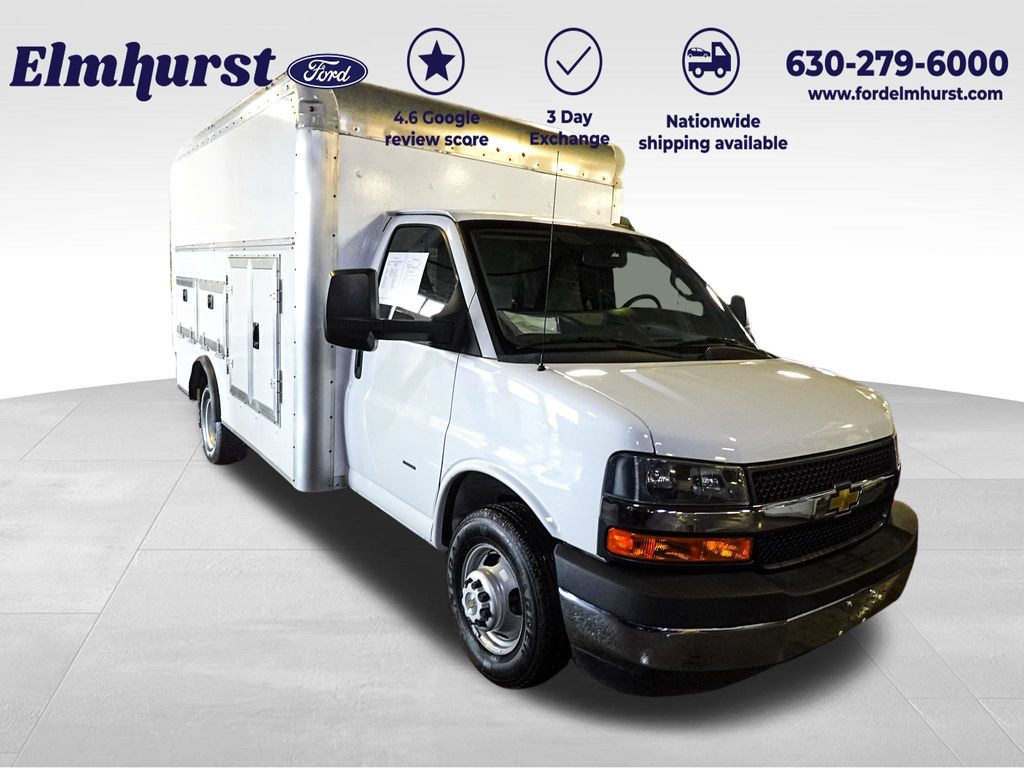 Summit White 2022 Chevrolet Express Chassis 3500 Cutaway 159 Van Rear-Wheel Drive 6-Speed Automatic Overdrive
