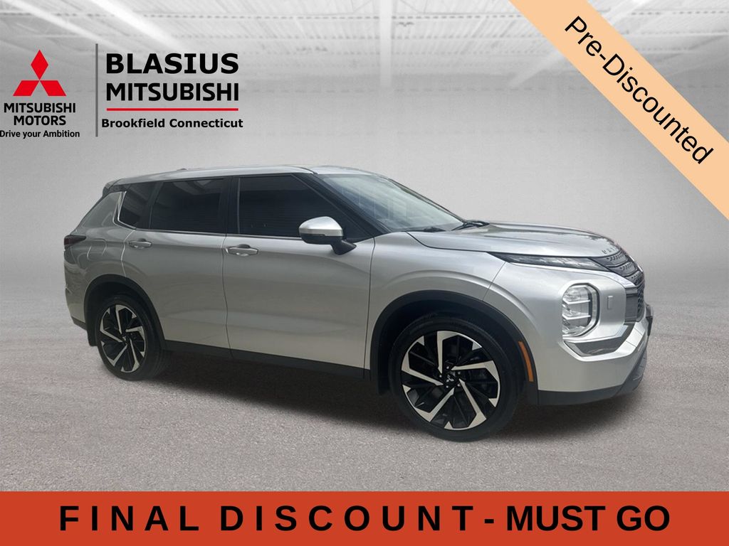 Silver 2022 Mitsubishi Outlander SUV / Crossover All-Wheel Drive Continuously Variable Transmission