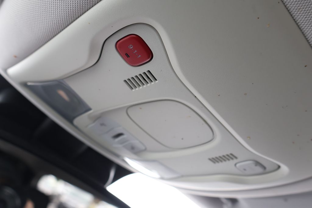 Thumbnail: 2016 Jeep Renegade - 30