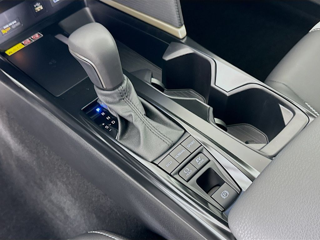 Thumbnail: 2025 Toyota Camry - 16