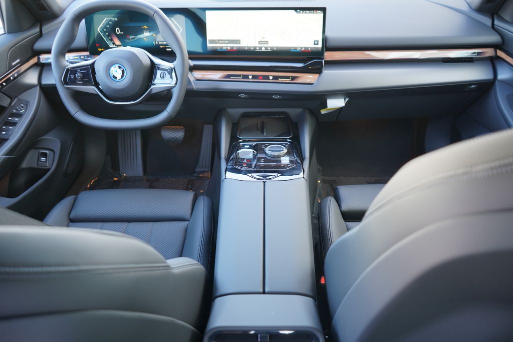 2025 BMW i5 eDrive40 14