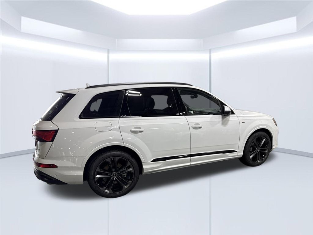 Thumbnail: 2026 Audi Q7 - 6