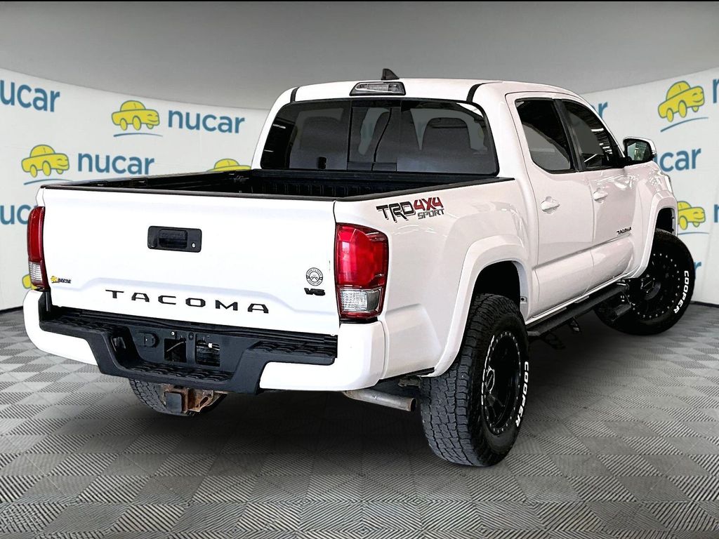 2017 Toyota Tacoma — photo 6