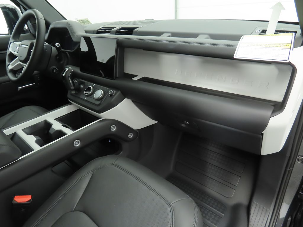 Thumbnail: 2025 Land Rover Defender - 17