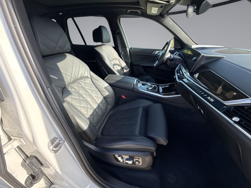 Thumbnail: 2025 BMW X5 - 16