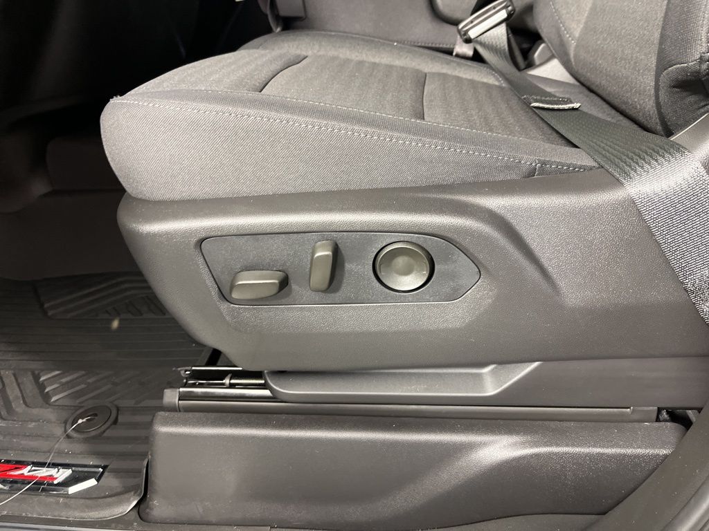 Thumbnail: 2026 Chevrolet Silverado 1500 - 19