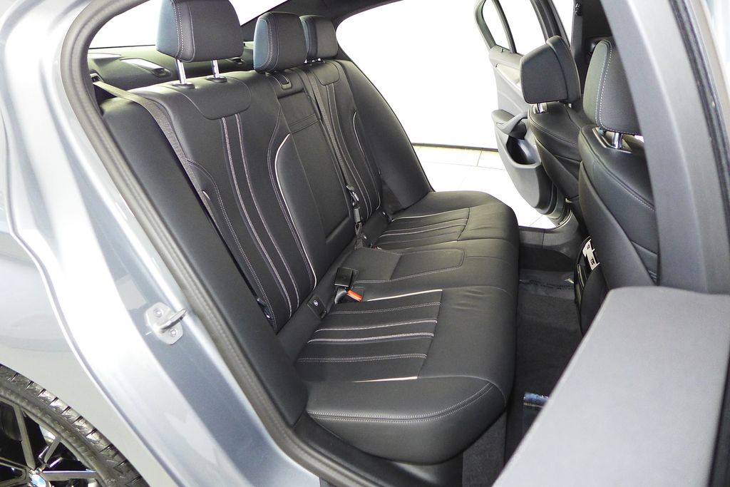 Thumbnail: 2023 BMW 5 Series - 20