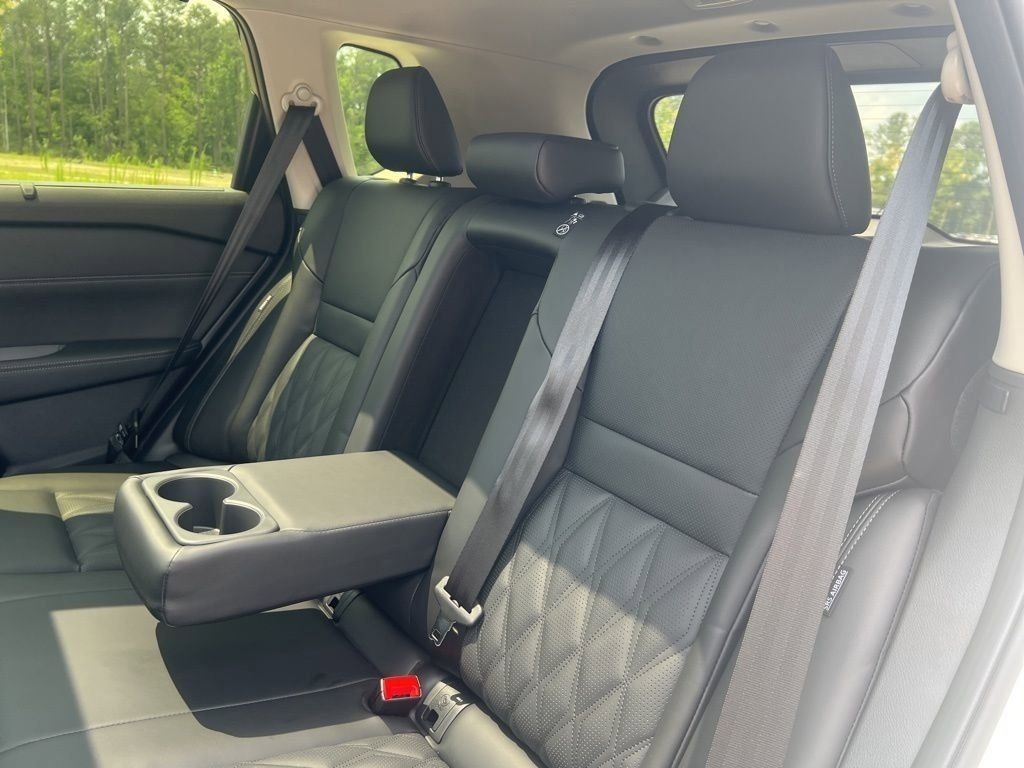 2025 Everest White Pearl/Super Black Nissan Rogue Platinum FWD SUV