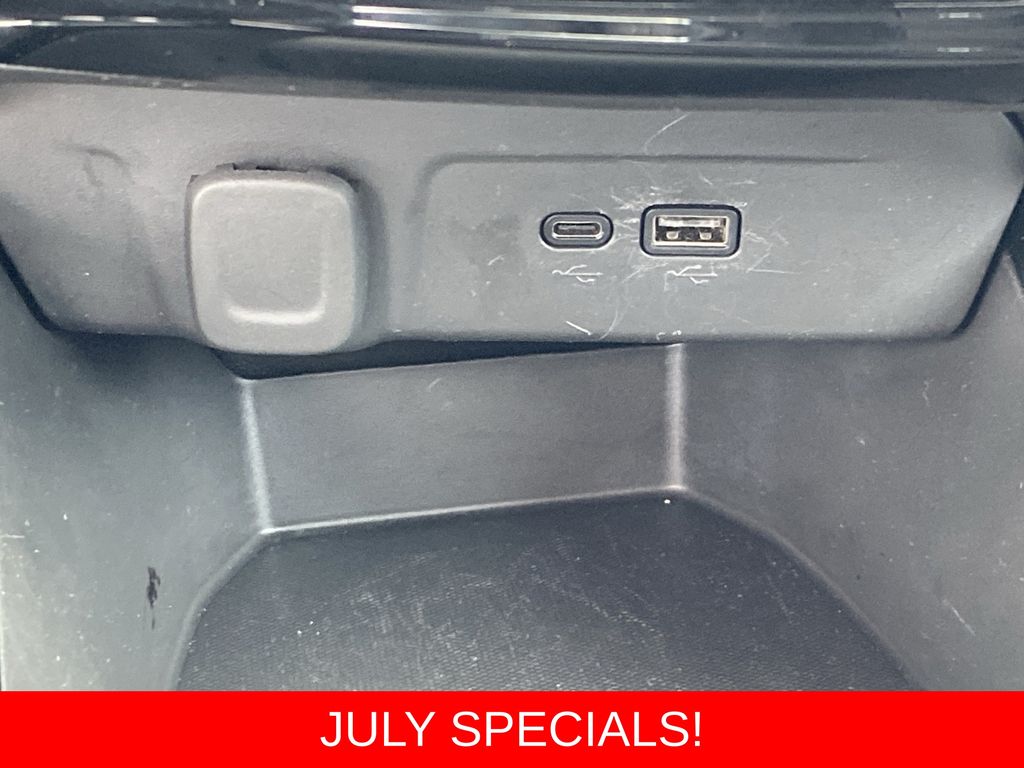 Used 2025 Chevrolet Trax SUV