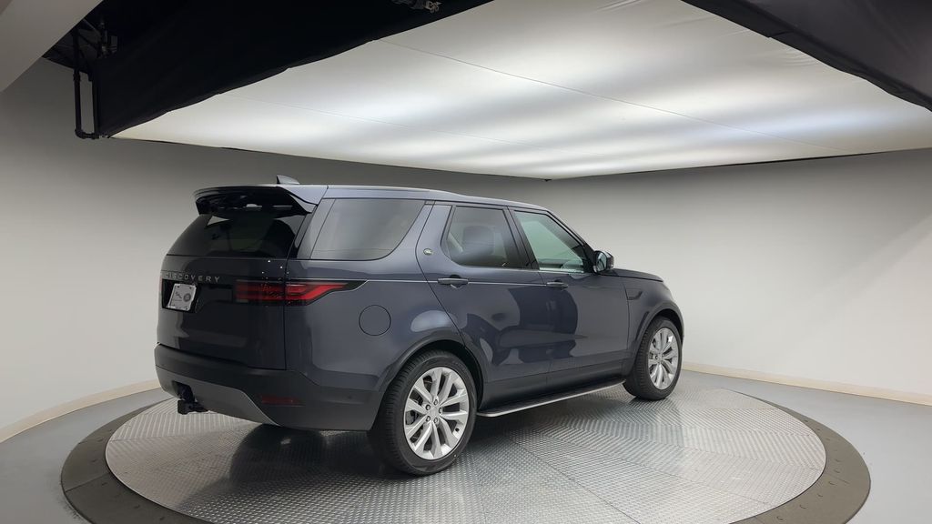 2024 Land Rover Discovery S 8