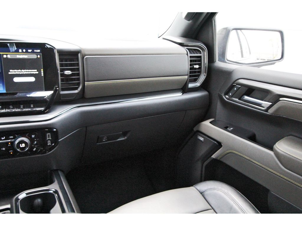 2024 Chevrolet Silverado 1500 ZR2 - 9