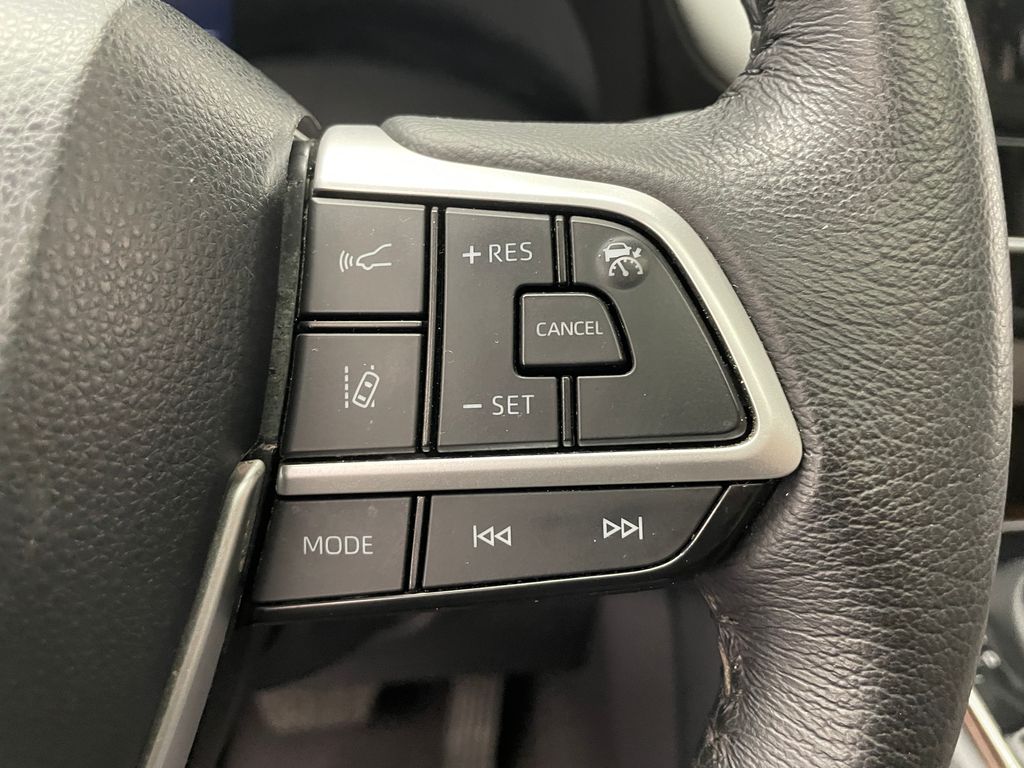 2023 Toyota Sienna XLE 29