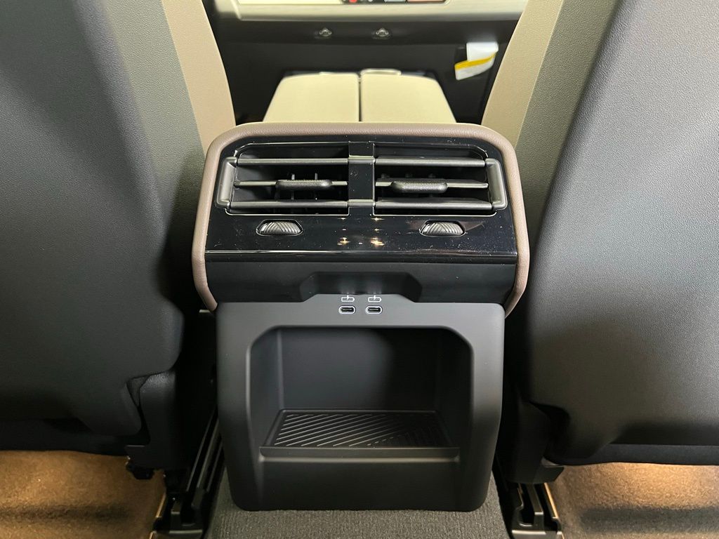 Thumbnail: 2026 BMW 5 Series - 9