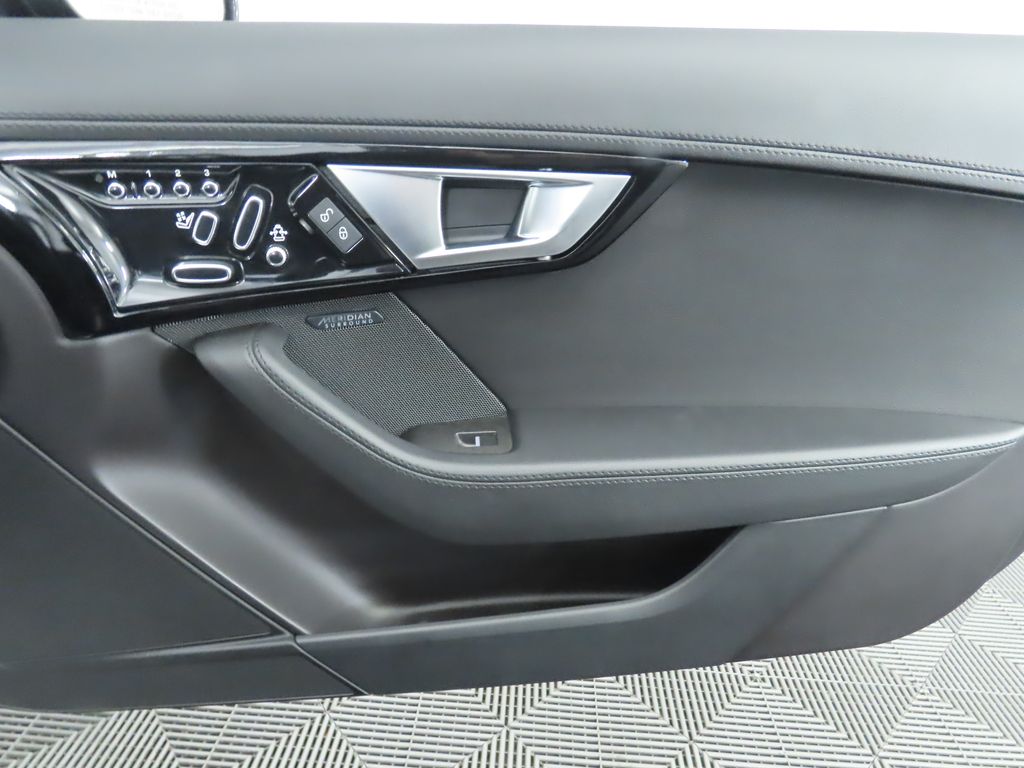 Thumbnail: 2016 Jaguar F-Type - 31