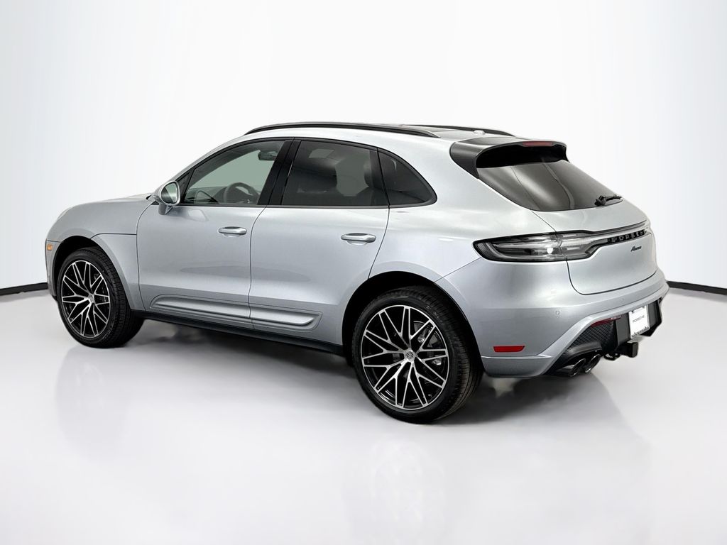 Thumbnail: 2026 Porsche Macan - 3