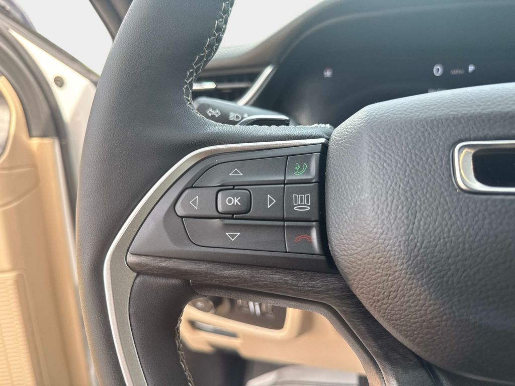 Used 2025 Jeep Grand Cherokee SUV