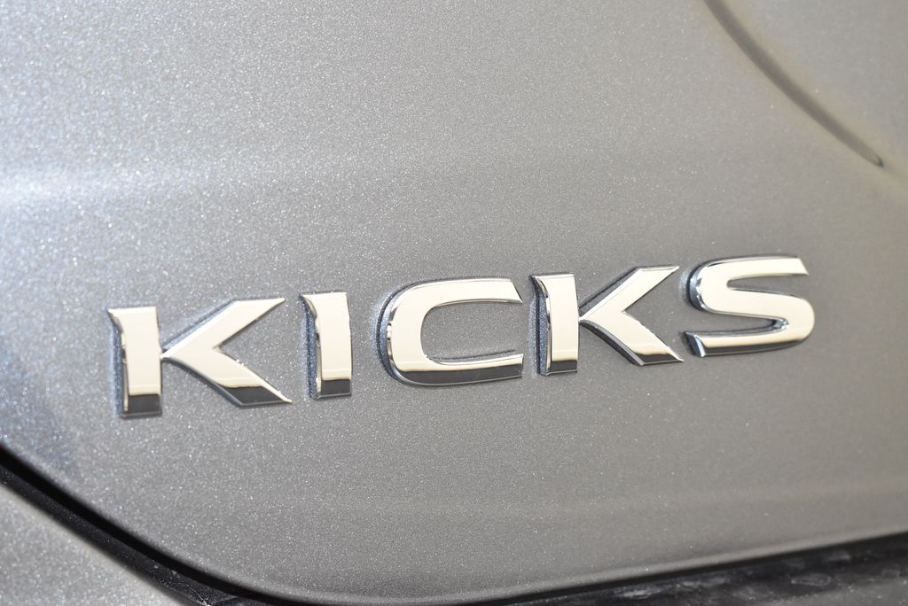 2025 Nissan Kicks S 9