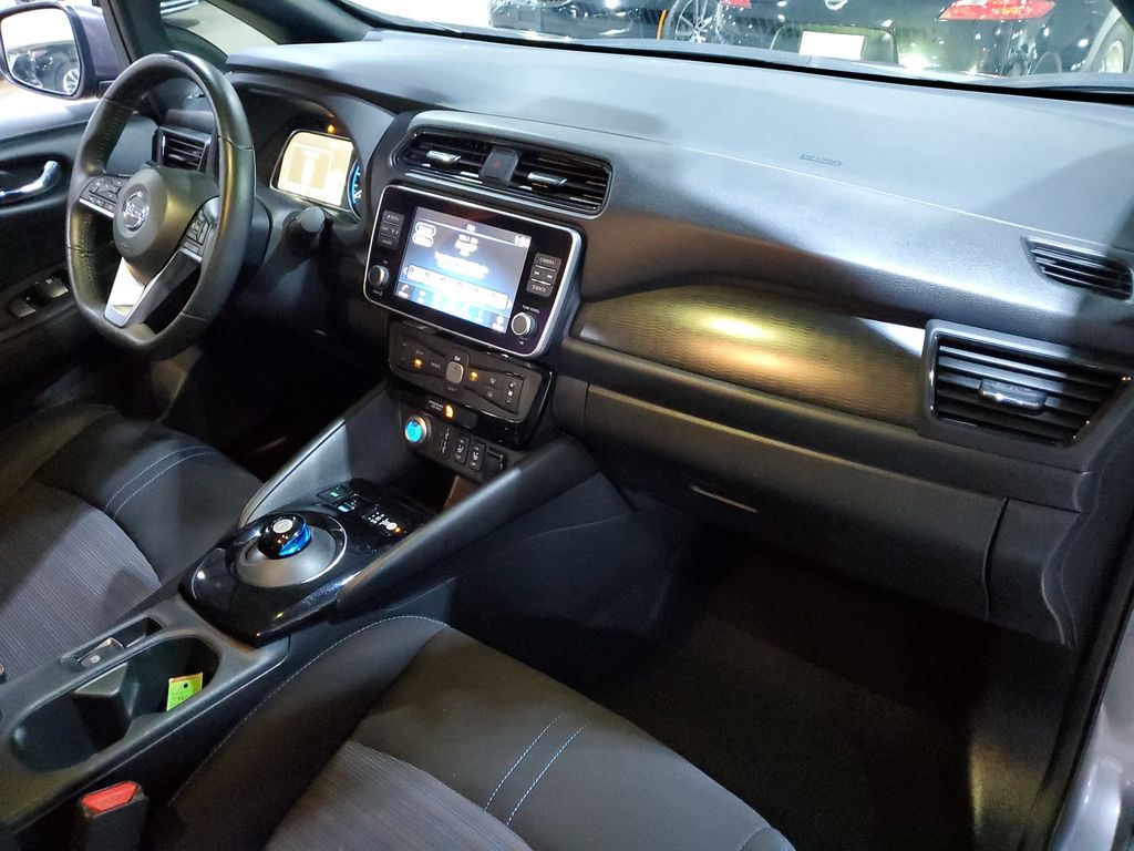 2021 Nissan LEAF SV photo